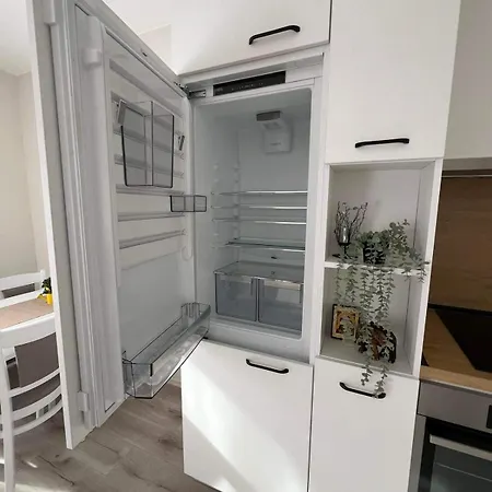 Harmony Apartment- 4 People- New Modern Flat-by The Sea Apartamento Varna