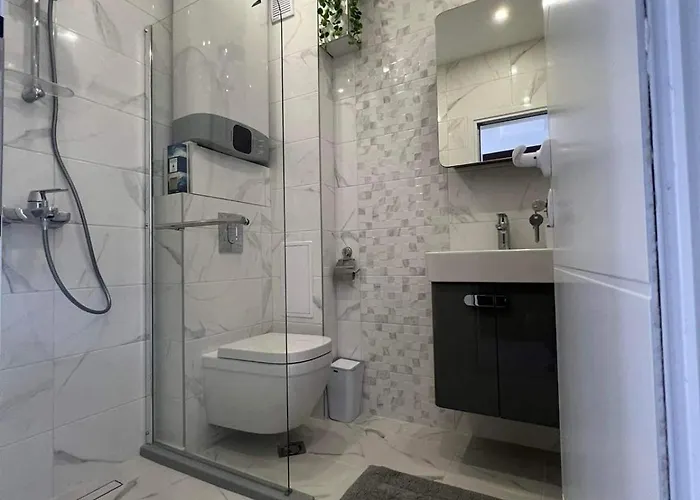 Harmony Apartment- 4 People- New Modern Flat-by The Sea *