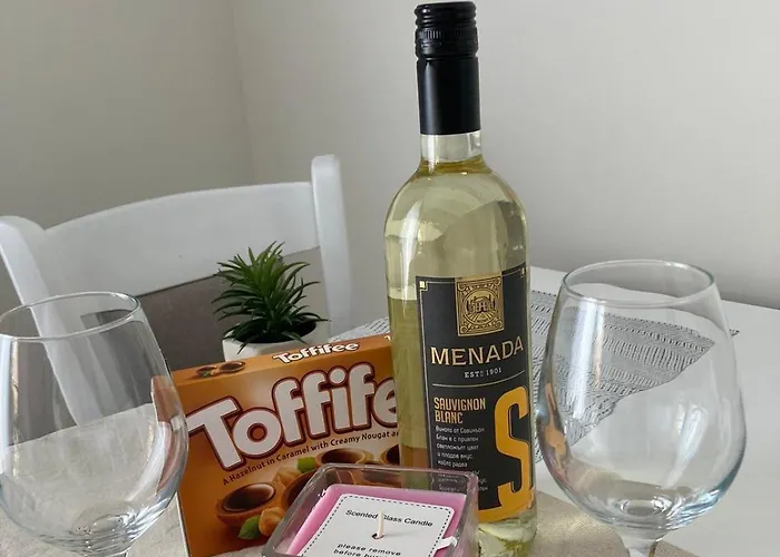 Harmony Apartment- 4 People- New Modern Flat-by The Sea * Warna