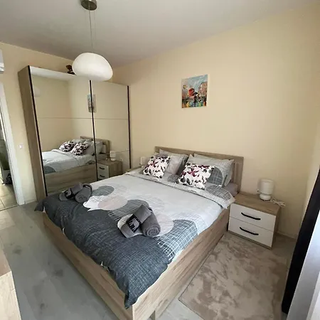 Harmony Apartment- 4 People- New Modern Flat-by The Sea Apartment *