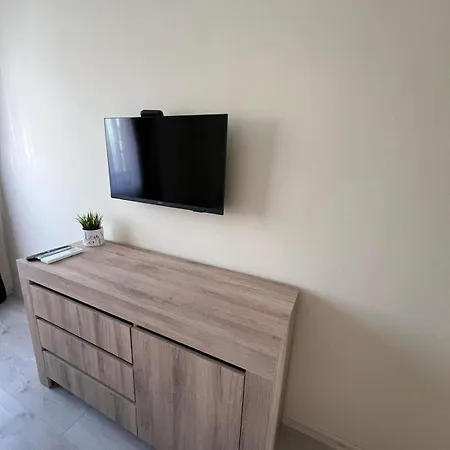 Apartment Harmony Apartment- 4 People- New Modern Flat-by The Sea *