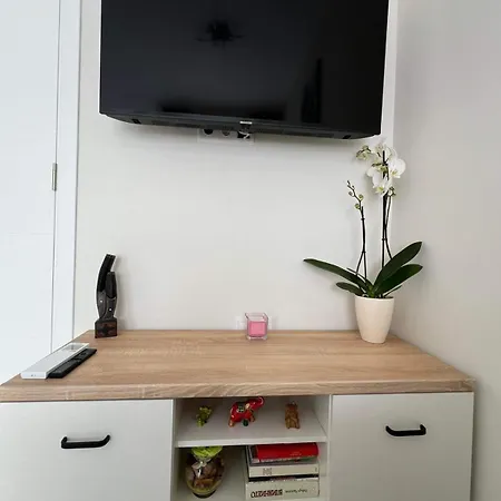 Harmony Apartment- 4 People- New Modern Flat-by The Sea