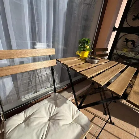 Harmony Apartment- 4 People- New Modern Flat-by The Sea ヴァルナ