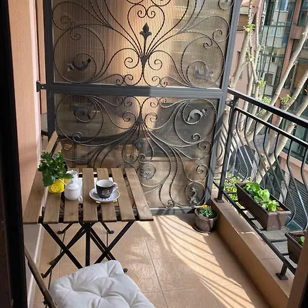 Harmony Apartment- 4 People- New Modern Flat-by The Sea ヴァルナ