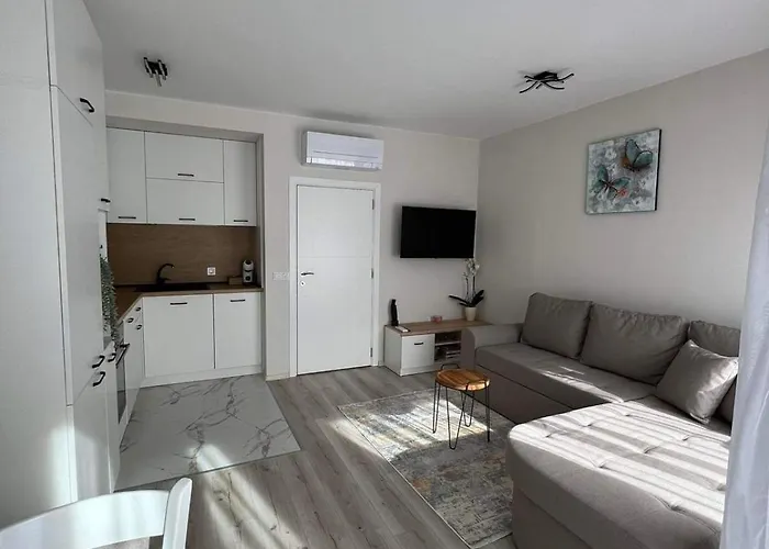 Harmony Apartment- 4 People- New Modern Flat-by The Sea 아파트