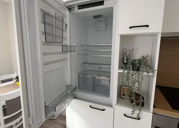 Harmony Apartment- 4 People- New Modern Flat-by The Sea 아파트 바르나